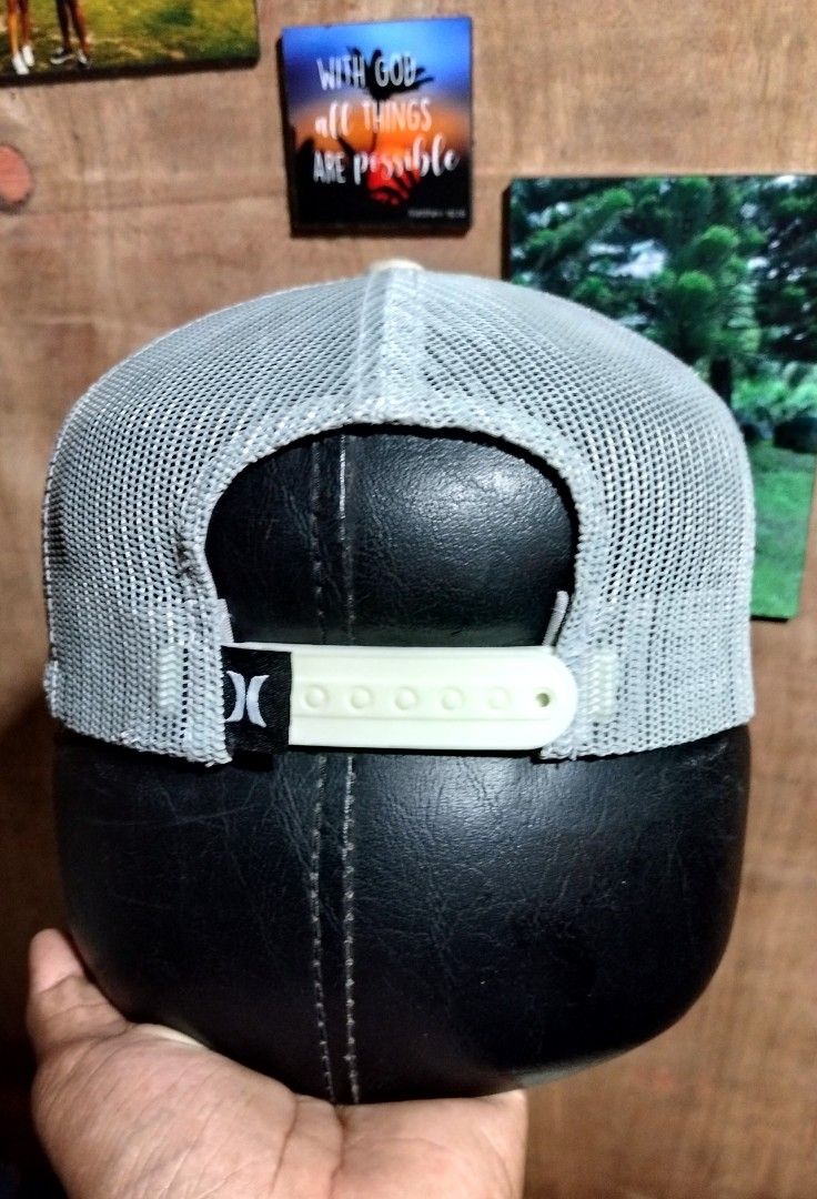 HURLEY TRUCKER CAP (Category: Activewear) located in Bacolod City. Submitted by hyoohxzx (Listing ID 1463863050, Image 2). Description: HURLEY TRUCKER CAP AS NEW CONDITION LOCATION BACOLOD CITY, NEGROS OCCIDENTAL.