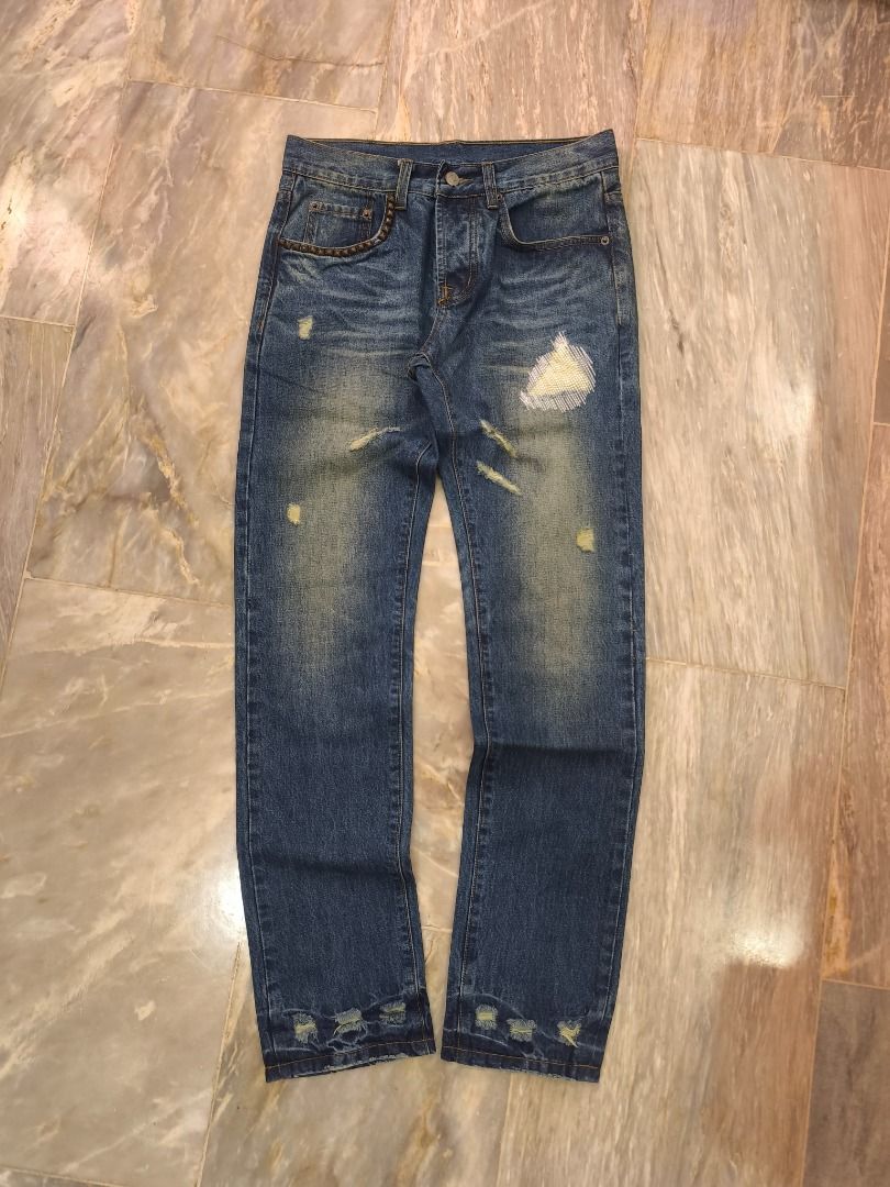 Hysteric Glamour (Category: Jeans) located in Lucena. Submitted by 0174.archive (Listing ID 1463779729, Image 1). Description: very good used condition flaws - missing 1 stud (check photos for reference) Actual Measurements (inches) Waist: 15 / 30 around Inseam: 31 Out seam: 40.5 Front Rise:10.5 Thigh: 9.5 Leg opening:7 Knee: 8.3 Message before buying if you have question Items are new / pre-loved / second hand used Manage your expectations Buy w