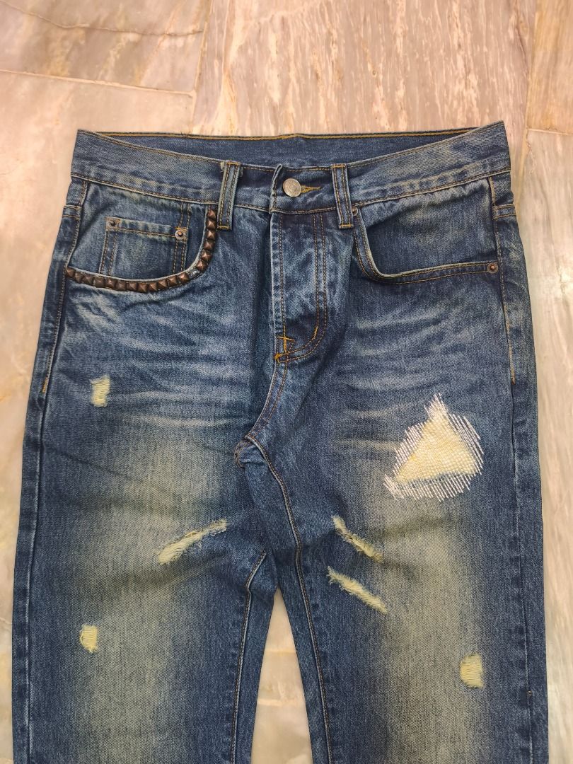 Hysteric Glamour (Category: Jeans) located in Lucena. Submitted by 0174.archive (Listing ID 1463779729, Image 2). Description: very good used condition flaws - missing 1 stud (check photos for reference) Actual Measurements (inches) Waist: 15 / 30 around Inseam: 31 Out seam: 40.5 Front Rise:10.5 Thigh: 9.5 Leg opening:7 Knee: 8.3 Message before buying if you have question Items are new / pre-loved / second hand used Manage your expectations Buy w