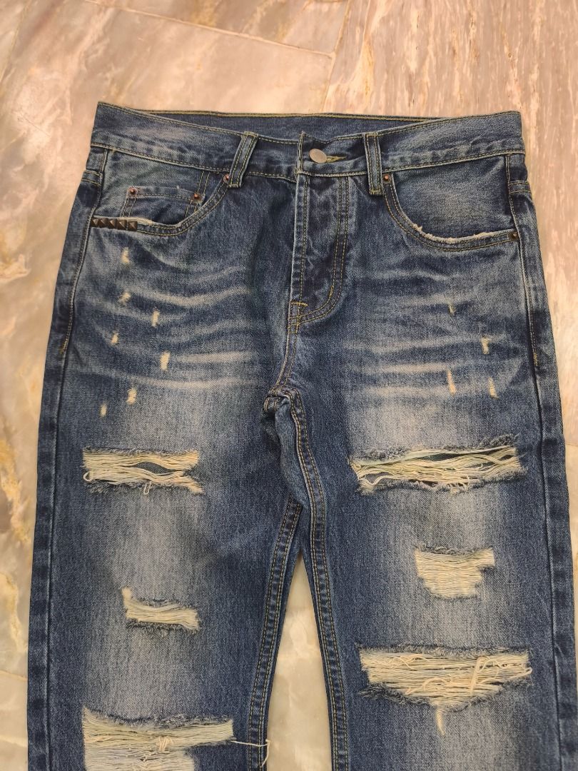 Hysteric Glamour Jeans (Category: Jeans) located in Lucena. Submitted by 0174.archive (Listing ID 1463779927, Image 2). Description: very good used condition flaws - missing 1 stud (check photo for reference) Actual Measurements (inches) Waist: 15 / 30 around Inseam: 40.5 Out seam: 31 Front Rise:10.5 Thigh:9.5 Leg opening: 7 Knee:8.3 Message before buying if you have question Items are new / pre-loved / second hand used Manage your expectations B