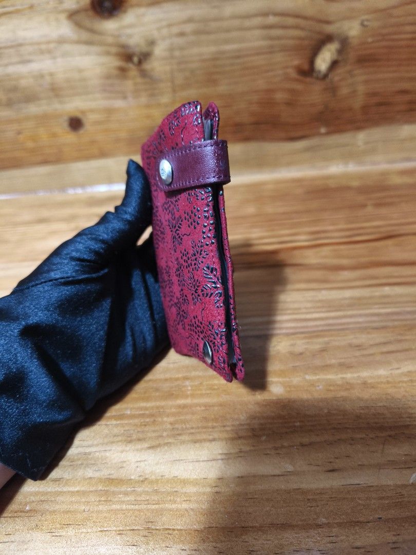 Indenya card wallet (Category: Wallets & Card holders) located in Baguio. Submitted by queenlyne_vintage_rare_finds (Listing ID 1463778093, Image 2). Description: .