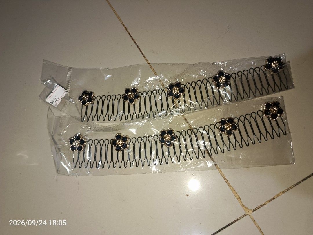 Invisible Head band (Category: Hair Accessories) located in Caloocan City. Submitted by wjsixteen (Listing ID 1463842932, Image 1). Description: 50 pesos each.