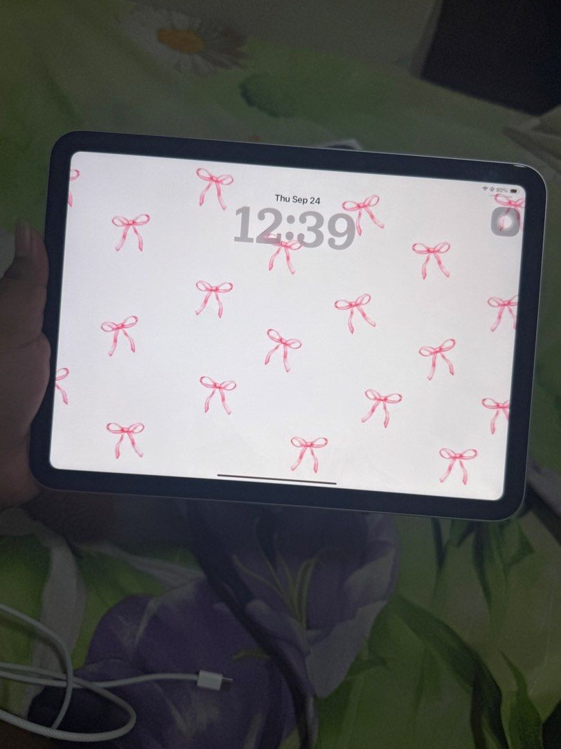 Ipad 11th gen (A16) 128 gb Silver (Category: iPad) located in Manila. Submitted by granddolphin-edf6 (Listing ID 1463782916, Image 3). Description: 📱 iPad A16 (11th Gen) — 128GB | Silver ✨ Like New / Barely Used * First used: September 2026 * 100% Battery Health * Under warranty until September 2027 * No dents / no scratches * No issues, fully working * Very minimal usage 📦 Inclusions: * iPad unit * Original box * Original charger 📌 Reason for