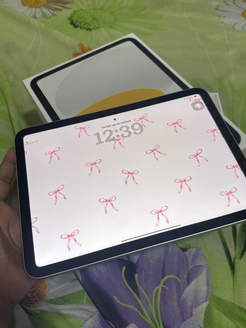 Ipad 11th gen (A16) 128 gb Silver (Category: iPad) located in Manila. Submitted by granddolphin-edf6 (Listing ID 1463782916, Image 2). Description: 📱 iPad A16 (11th Gen) — 128GB | Silver ✨ Like New / Barely Used * First used: September 2026 * 100% Battery Health * Under warranty until September 2027 * No dents / no scratches * No issues, fully working * Very minimal usage 📦 Inclusions: * iPad unit * Original box * Original charger 📌 Reason for