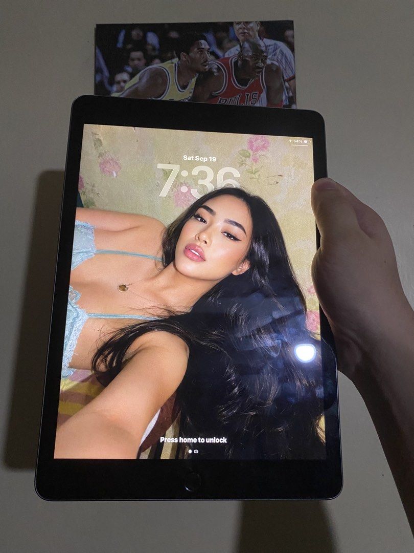 IPAD 9TH GEN 64 GB WIFI USE ONLY (Category: Other Mobile & Gadget Accessories) located in Manila. Submitted by jonas_77 (Listing ID 1463866535, Image 1). Description: RUSH SELLING‼️PUWEDE TUMAWAD WAG LANG LOW BALLER❤️ ORIGINAL IPAD 9TH GEN 64GB-A13 BIONIC CHIP- WIFI USED 💰11,000 (negotiable) No issue!!!! 🖍️color: GREY ✅finger print working ✅true tone working ✅updated ios 26.7.1 ( latest ios still upgradatble to latest ios version) ✅good for onl