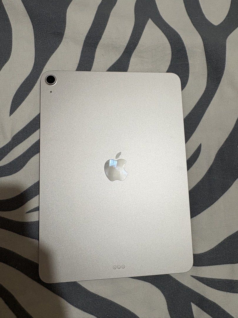 IPAD AIR 7TH GEN (11 INCH, M3) (Category: iPad) located in Manila. Submitted by davemarcus89030 (Listing ID 1463883818, Image 3). Description: IPAD AIR 7TH GEN (11 INCH, M3) NEGOTIABLE IF MEETUP AND SURE BUYER (SM SAN MATEO or SM MARIKINA) Pm for more info or inquiries please no low baller / sobra sa tawad and be reasonable sa tawad THANK YOU! Details -with original box same imei and free folio speck case (well used ang case) -128GB -Bought at po