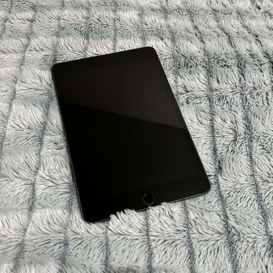 Ipad Mini 5 256 GB (Category: iPad) located in Angeles City. Submitted by mazikeenn (Listing ID 1463049192, Image 1). Description: Please read! ✨️ ⭐️ Used iPad Mini 5 (bought from South Korea) 256 GB Silver Wifi only With free Death Note case No screen and no button problems ⭐️ Only issue: Loose charging port (can still charge it somehow after many tries) might need to get it cleaned or seek professional help ⭐️ Reason for selling: Not using it a