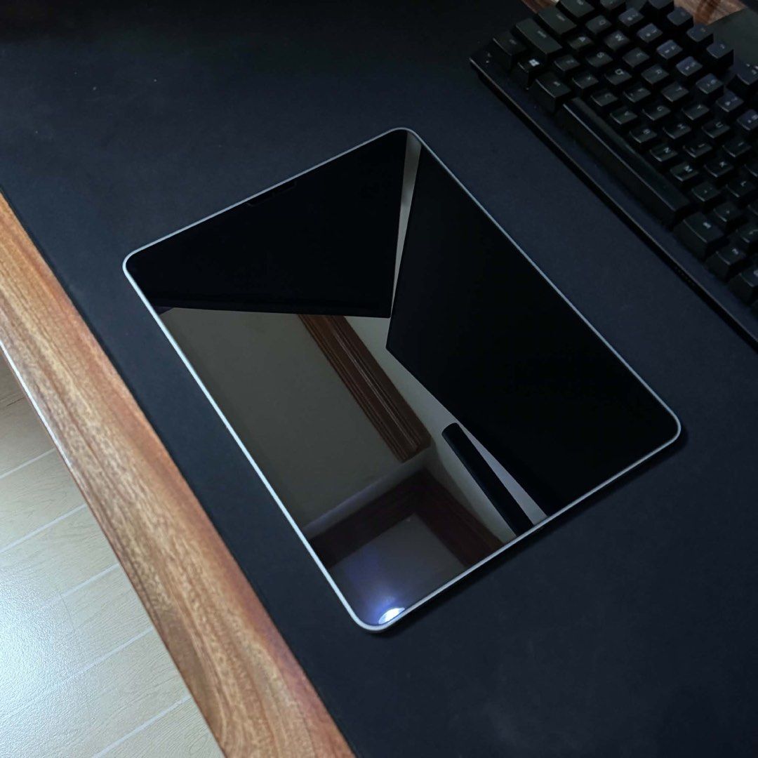 iPad Pro 12.9-inch 4th Gen WiFi (Category: iPad) located in Manila. Submitted by royalfox.68af7c (Listing ID 1463831600, Image 2). Description: iPad Pro 12.9-inch 4th Gen WiFi Specs: • Storage: 128GB • Color: Silver • Connectivity: WiFi Condition: • Performance: 10/10 • Sensors: 10/10 • Cosmetics: 10/10 • Well maintained • No known issues Inclusions: • PM Paper Bag • Original Box & Manual • Screen Protector Film Location: Fairview, Quezon City Me