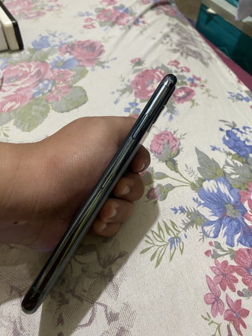 iPhone 11 Pro Max 256GB (Category: iPhone 11 Series) located in Pasig City. Submitted by marcrafael (Listing ID 1463753654, Image 3). Description: iPhone 11 Pro Max 256GB SELLING PRICE: 12500 NEGO SWAP TO YOUR? Add ka cash Details: IOS 27 already Battery health 73% makunat parin Face ID and truetone working No hidden issues Replaced oledscreen not a typical led screen and pinalit kaya maganda parin ang screen Package? Unit case and 20watts charge