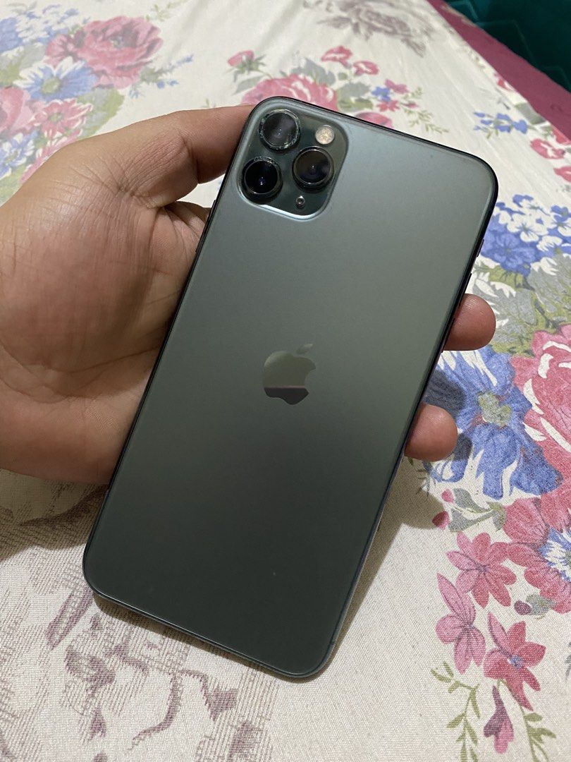 iPhone 11 Pro Max 256GB (Category: iPhone 11 Series) located in Pasig City. Submitted by marcrafael (Listing ID 1463753654, Image 2). Description: iPhone 11 Pro Max 256GB SELLING PRICE: 12500 NEGO SWAP TO YOUR? Add ka cash Details: IOS 27 already Battery health 73% makunat parin Face ID and truetone working No hidden issues Replaced oledscreen not a typical led screen and pinalit kaya maganda parin ang screen Package? Unit case and 20watts charge