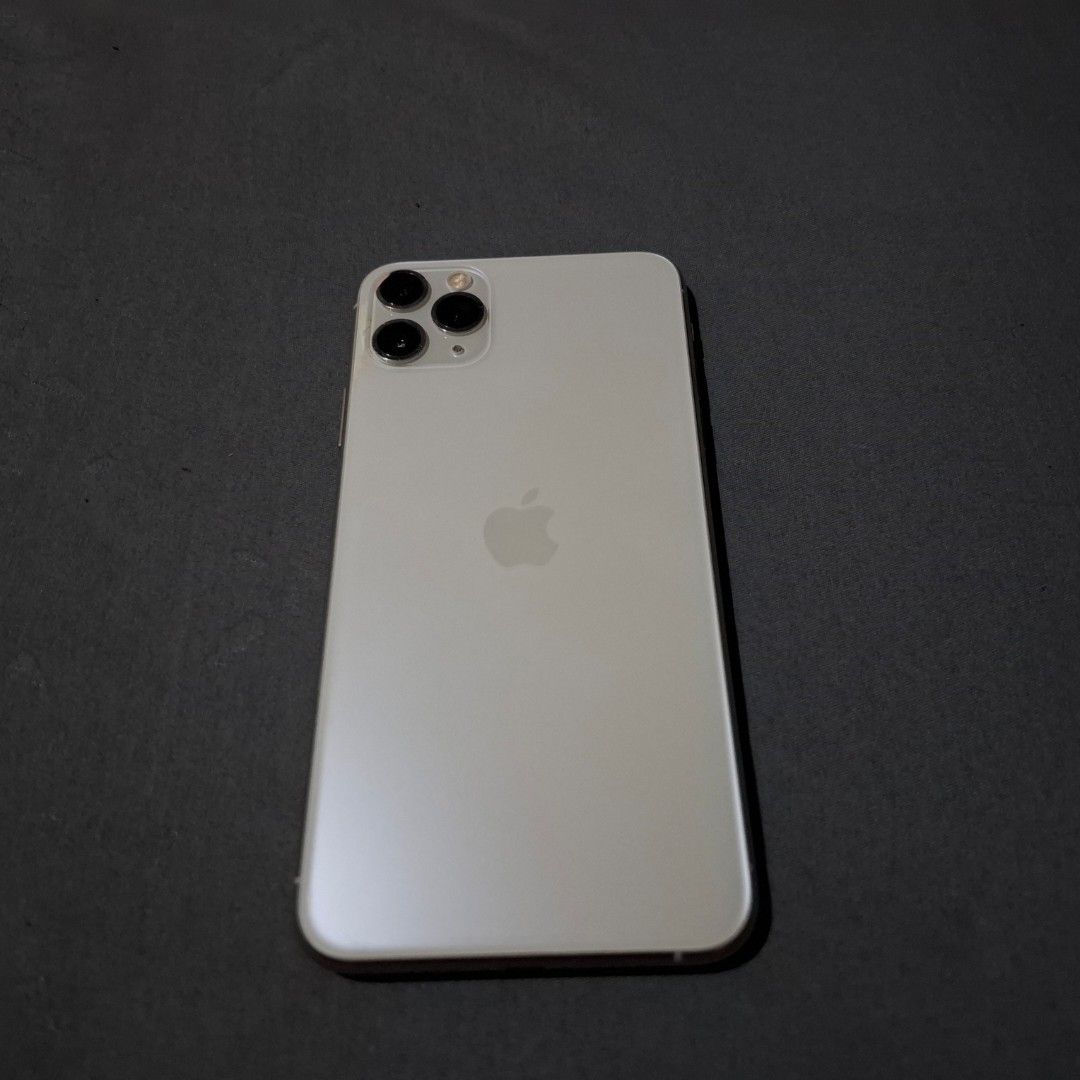 IPHONE 11 PRO MAX 256GB (Category: iPhone 12 Series) located in Manila. Submitted by timteves6248180 (Listing ID 1463295928, Image 1). Description: IPHONE 11 PRO MAX Details: - 256GB - Silver - 69% Battery Health (Original) - PP/A (Local Variant) - NTC Approved - Smart Locked (Smart/TNT sim only) - No icloud issue - Face ID working - No Dents/Scratches Issue: - Replaced LCD - No Truetone Inclusions: Unit + 2 Cases + Bisen Charging Wire 10.5K (Neg