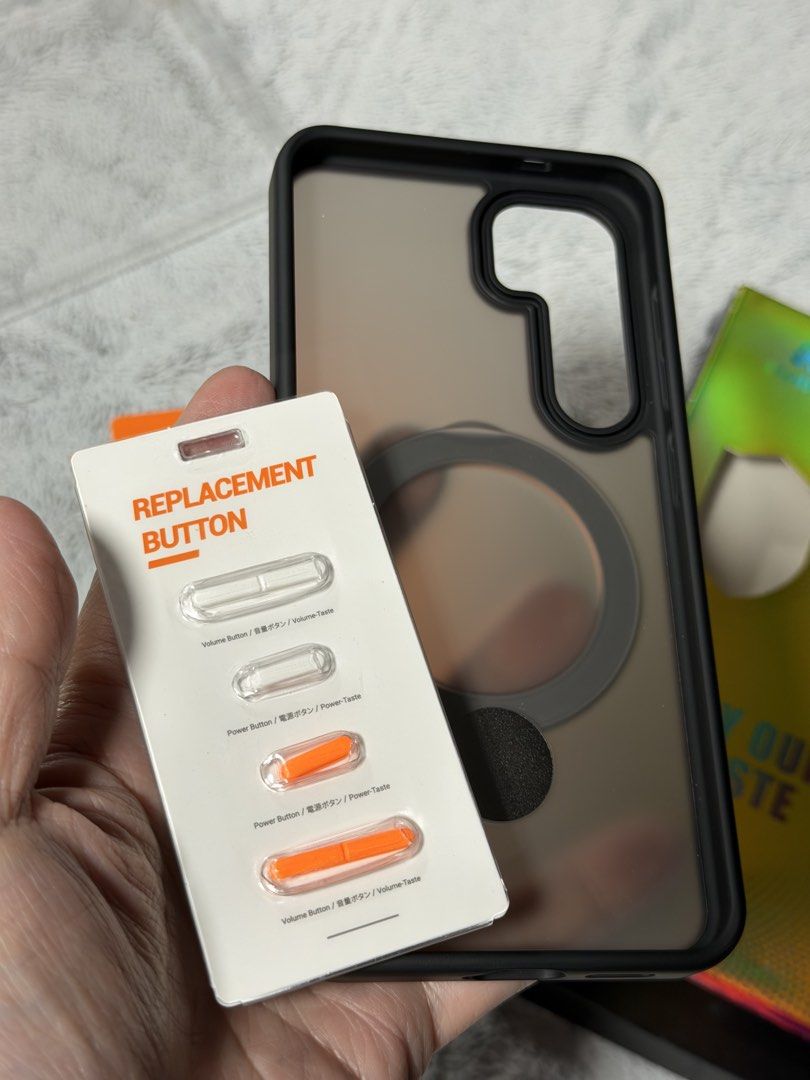 iphone 14 plus phone case (Category: Cases & Sleeves) located in Sablan. Submitted by gongonshelley12 (Listing ID 1463797080, Image 1). Description: 70 only IPHONE 14 plus case new parang nadumihan lang kc.
