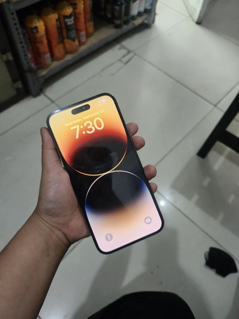 IPHONE 14 PRO MAX 256 GB, PABASA PO DESCRIPTION (Category: iPhone 14 Series) located in Cavite. Submitted by leykixz (Listing ID 1463914112, Image 2). Description: IPHONE 14 Pro Max Price: 19 ,000 nego •Storage: 256gb •Color: Deep Purple • WiFi Used • iOS version 18.4.1 • Battery health: 88% • Face ID, True Tone, All Buttons are Working 100 % ISSUE: BAWAL UPDATE/ RESET. PALIT ANG MOTHERBOARD( Galing mismo sa iphone ang pinalit na motherboard) May
