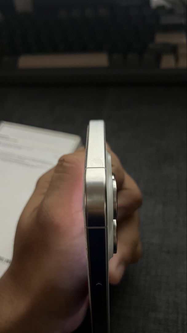 iPhone 15 Pro White Titanium 128 GB (Category: iPhone 15 Series) located in Manila. Submitted by junasssithriftedd (Listing ID 1463882407, Image 3). Description: -Like new condition hindi pa naoopen, hindi pa pinapagawa sobrang kinis pa. -Light scratches sa lcd pero hindi naman visible -pm lang Inclutions: Original box Original iPhone FineWoven Case Spigen case Rfs: upgrading .