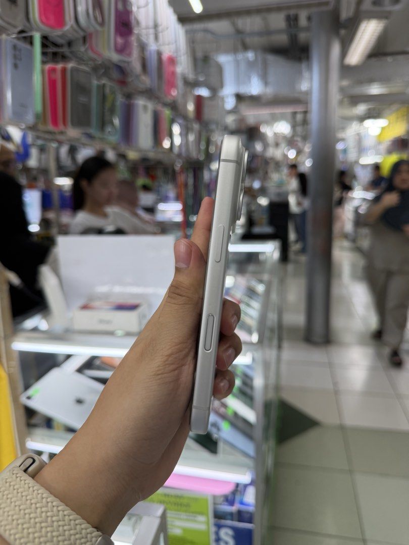 iPhone 17 Pro 256GB Smart Lock No Issue Secondhand (Category: iPhone 17 Series) located in Pasig City. Submitted by FarAndRayShop (Listing ID 1463913363, Image 2). Description: 🔥 A GADGET SHOP — BUY • SELL • SWAP 📱 iPhone 17 Pro | 256GB 💰 PRICE: ₱57,499 Looking for a legit, authentic, and hassle-free gadget transaction? You’re in the right place! ✨ UNIT DETAILS: ✅ Factory Unlocked ✅ Authentic / Genuine Unit ✅ No Hidden Issues ✅ Fully Functiona