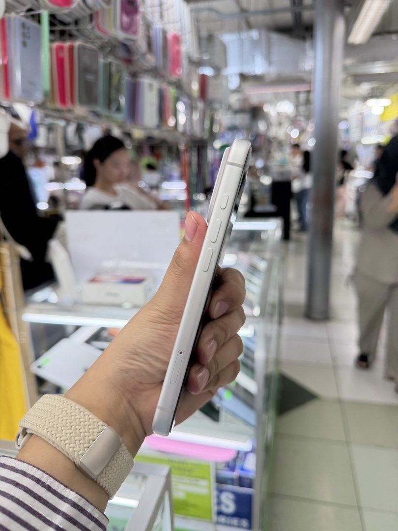 iPhone 17 Pro 256GB Smart Lock No Issue Secondhand (Category: iPhone 17 Series) located in Pasig City. Submitted by FarAndRayShop (Listing ID 1463913363, Image 3). Description: 🔥 A GADGET SHOP — BUY • SELL • SWAP 📱 iPhone 17 Pro | 256GB 💰 PRICE: ₱57,499 Looking for a legit, authentic, and hassle-free gadget transaction? You’re in the right place! ✨ UNIT DETAILS: ✅ Factory Unlocked ✅ Authentic / Genuine Unit ✅ No Hidden Issues ✅ Fully Functiona