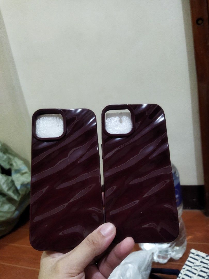 Iphone burgundy hard case (Category: Cases & Sleeves) located in Oas. Submitted by ali_shop_assorted_item (Listing ID 1463935340, Image 2). Description: .