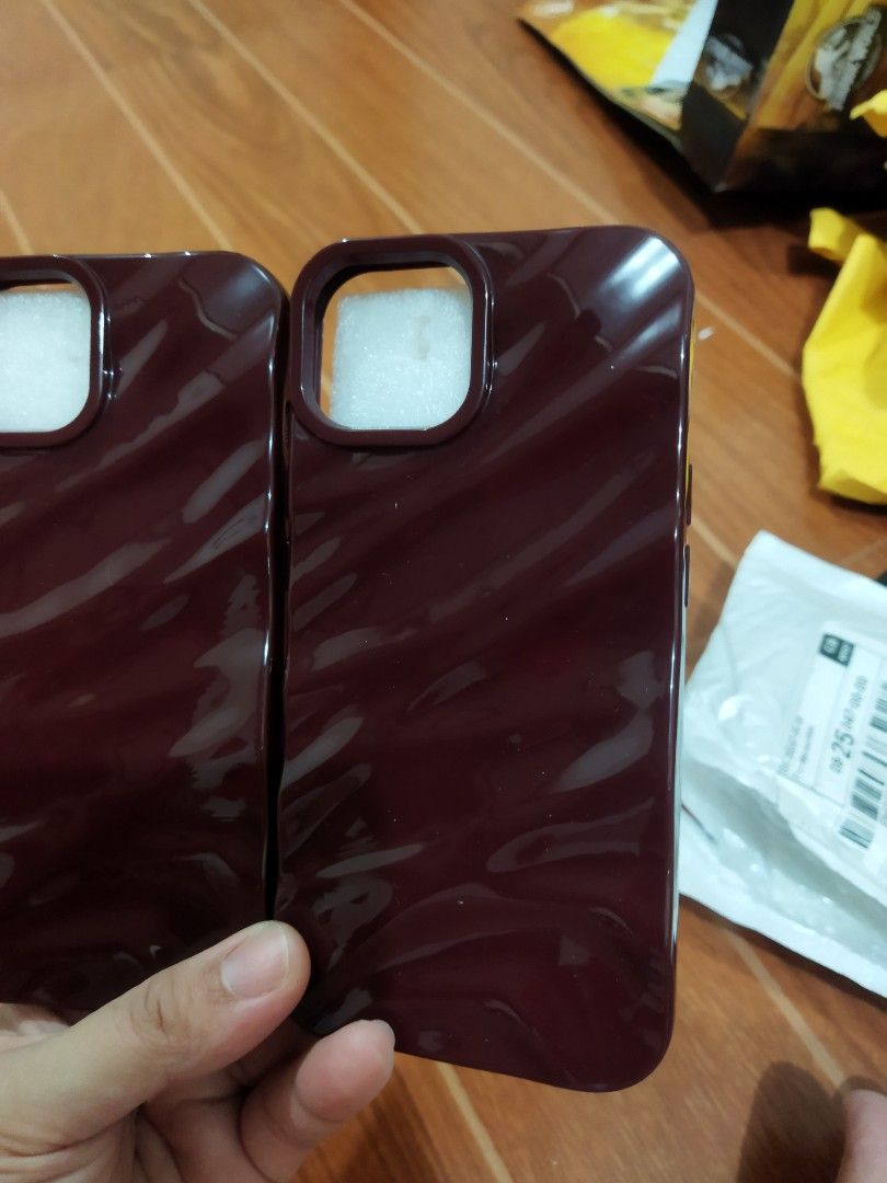 Iphone burgundy hard case (Category: Cases & Sleeves) located in Oas. Submitted by ali_shop_assorted_item (Listing ID 1463935340, Image 1). Description: .
