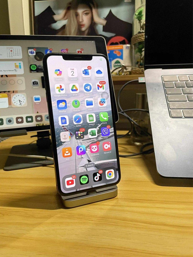 Iphone XS Max 256gb (Category: iPhone X Series) located in Manila. Submitted by juliananda81916 (Listing ID 1463770255, Image 1). Description: Iphone XS Max (Gold) 256gb With box and charging brick No issues or replaced parts Personal Phone No sim restrictions For meetup only Around metro manila.
