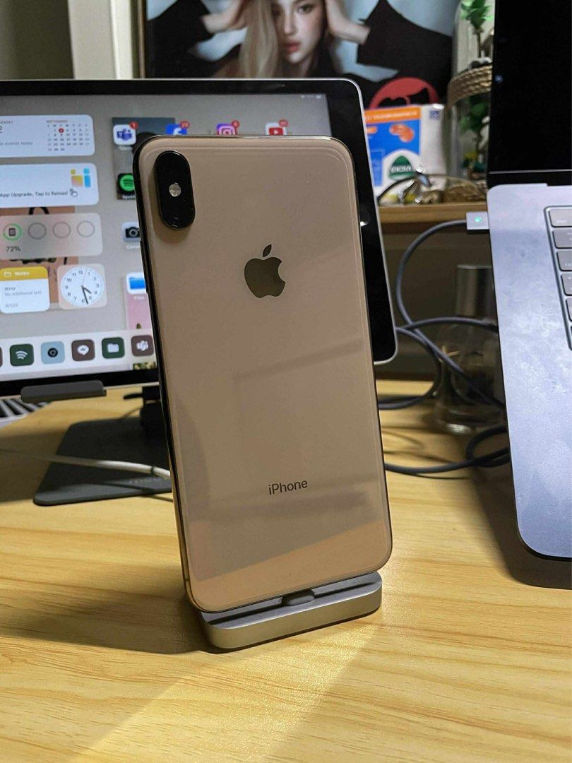 Iphone XS Max 256gb (Category: iPhone X Series) located in Manila. Submitted by juliananda81916 (Listing ID 1463770255, Image 2). Description: Iphone XS Max (Gold) 256gb With box and charging brick No issues or replaced parts Personal Phone No sim restrictions For meetup only Around metro manila.