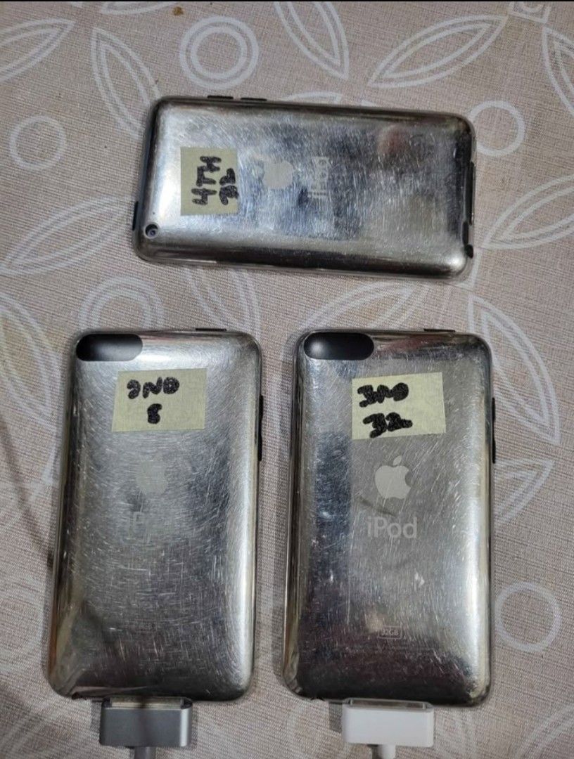 Ipod touch defective (Category: Other Gadgets) located in Quezon City. Submitted by tikz_816 (Listing ID 1463817092, Image 2). Description: Ipod touch Selling as is... For parts out For take all 1500 2nd gen 8gb -Battery defective 3rd gen -Weak battery -1line sa upper screen 4th gen 32gb -not turning on buy with confidence with over 240+ positvie feedback/reviews meet up: qc and nearby areas balintawak lrt1 station fishermall pantranco shipping a