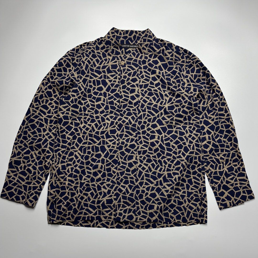 ISSEY MIYAKE MEN (Category: Tshirts & Polo Shirts ) located in Abucay. Submitted by alvinthrif57836 (Listing ID 1463864572, Image 2). Description: ISSEY MIYAKE MEN ‎_______________________ ‎Size: 1 on tag ‎(Measured by Inches) ‎Width: 22 Shoulder: 18.5 ‎Length: 27 ‎Condition: EXCELLENT ‎Color Rate: 9/10 ‎Issue: None ‎_______________________ ‎ ‎Color may vary due to lightning so check wisely. ‎Thank you for your understanding ❤️.