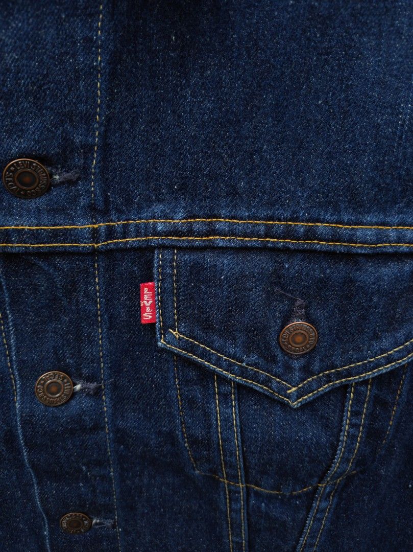 Jacket levis big E type 3 (Category: Coats, Jackets and Outerwear) located in Kuala Lumpur. Submitted by Dbara (Listing ID 1463884079, Image 3). Description: pit 20.5 labuh 22.8 kondisi elok button 555.