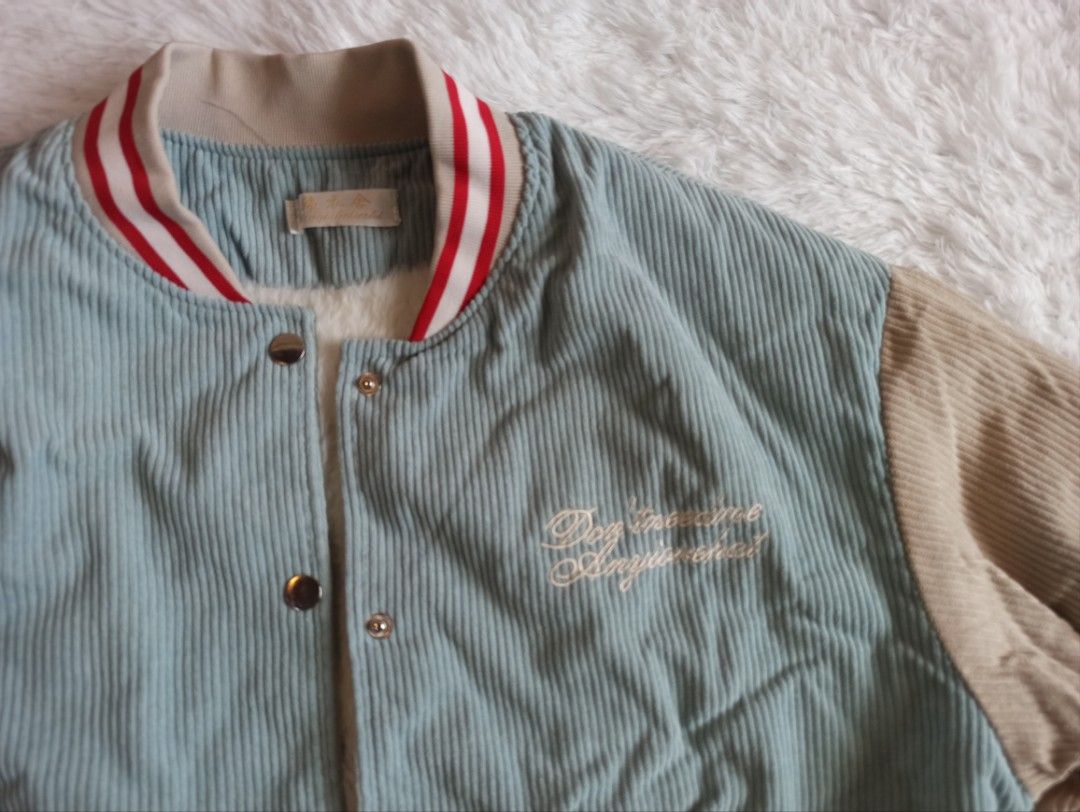 Jacket with Fur Lining (Category: Coats, Jackets and Outerwear) located in Cavite. Submitted by myprelovedstars (Listing ID 1463915710, Image 3). Description: .