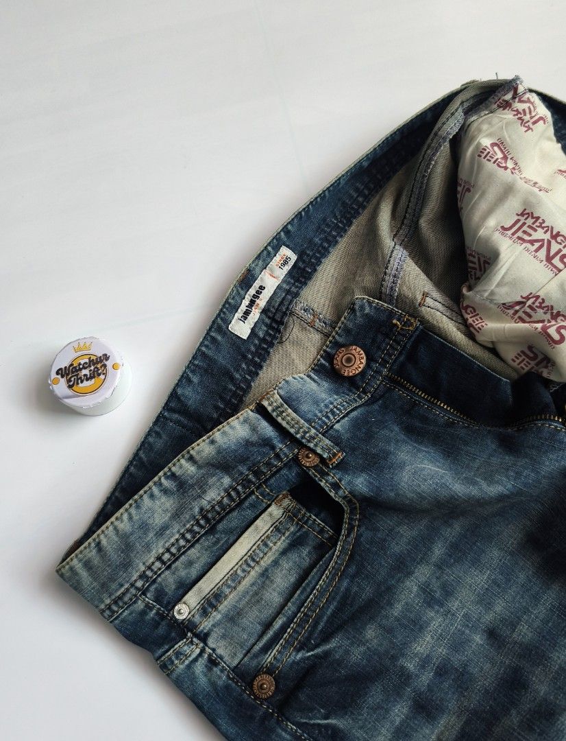 Jambangee Jeans Jorts (Category: Shorts) located in Manapla. Submitted by gentleturtle_3dc683 (Listing ID 1463908440, Image 2). Description: Jambangee Jeans Jorts 💵 ₱70 from 190 📏 Size: Waistline 35 - 37 Length 17 ½ 🎨 Color Rate: 9.5 /10 or better ✨ Condition: Great Pre-loved thrifted item. 💬 Message us for inquiries!.