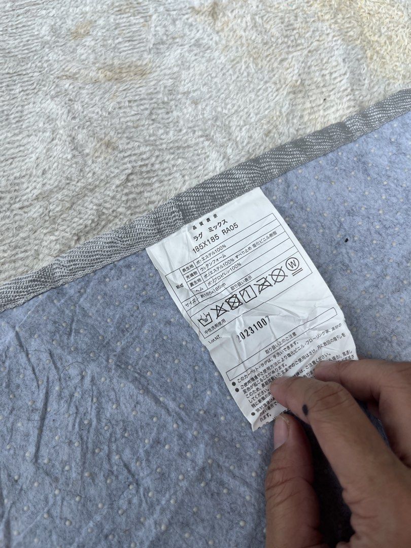 JAPAN CARPET 185x185cm (Category: Carpets, Mats & Flooring) located in Bulacan. Submitted by letsfindukaywithme (Listing ID 1463775305, Image 3). Description: 185x185cm 9/10 need wash only Slightly used Washable. Good for sala, dining, and bedroom. Non slip +sf payment first Ship via J&T.