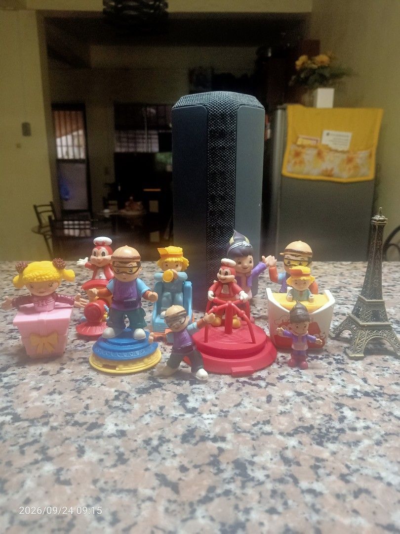 Jollibee Toys (Category: Kids Toys) located in Manila. Submitted by yaaaaaj- (Listing ID 1463766524, Image 1). Description: take all jollibee toys as is ( kung anong nakita mo yan na yun ) pm for more details.