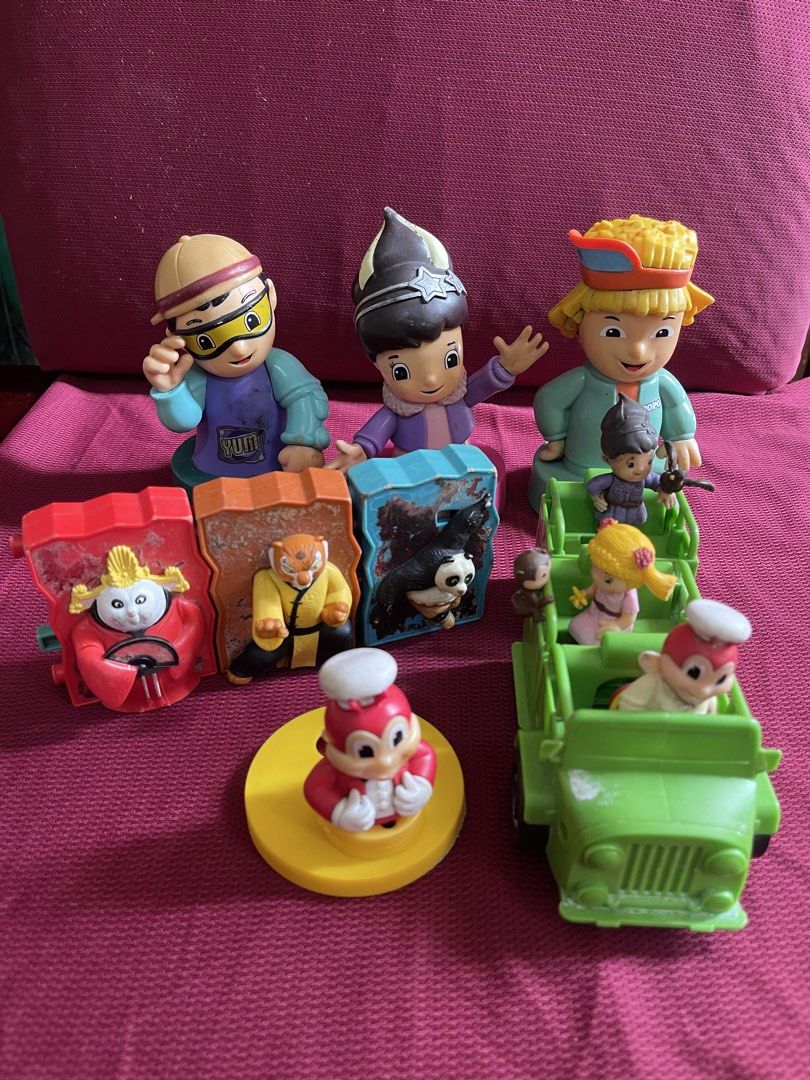 Jollibee old toys (sold as set) (Category: Kids Toys) located in Manila. Submitted by dstrangerthings (Listing ID 1463819682, Image 3). Description: .