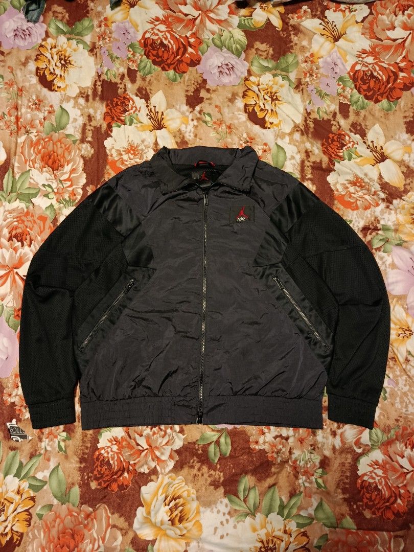 Jordan Diamond Windbreaker (Category: Coats, Jackets and Outerwear) located in Manila. Submitted by streetfinds02 (Listing ID 1463899183, Image 2). Description: Jordan windbreaker Diamond Size XL Dimes 26W x 27L Good as new Loc Baliuag Bulacan Vouch for safe 🙇 P1999 add shipped 🫶📩.