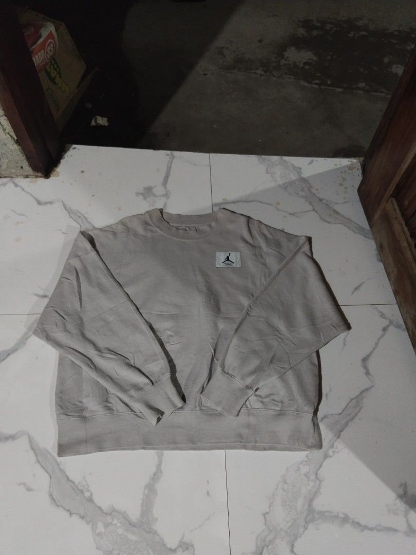 Jordan flight (Category: Hoodies) located in Iloilo. Submitted by raydelcanomay (Listing ID 1463785001, Image 1). Description: JORDAN FLIGHT SWEATER Size - L on tag Dimes - W25 L22 Colorate - 9.7 Condition - excellent Tags - complete Issue - minor yellow stain and need wash Price - 500.