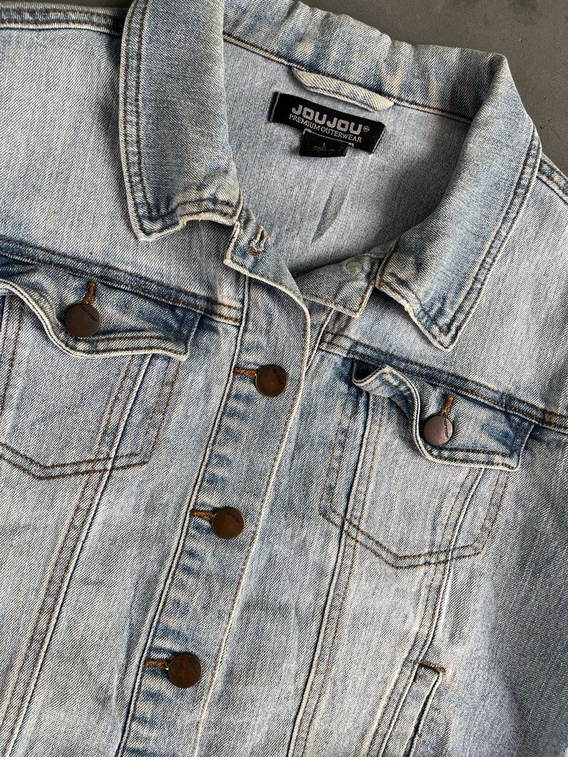 JOUJOU DENIM JACKET (Category: Coats, Jackets and Outerwear) located in Quezon City. Submitted by kentstuff (Listing ID 1463835530, Image 2). Description: JOUJOU Size L On Tag Shoulder-Hem : 20.5” Pit-Pit : 20.5” Condition: Excellent CR: 9.8/10 Flaws: ❌ Needwash DISCLAIMER: This is a thrifted item. All brands, logos, and trademarks belong to their rightful owners. We’re here to rehome great pieces — no brand affiliation intended..