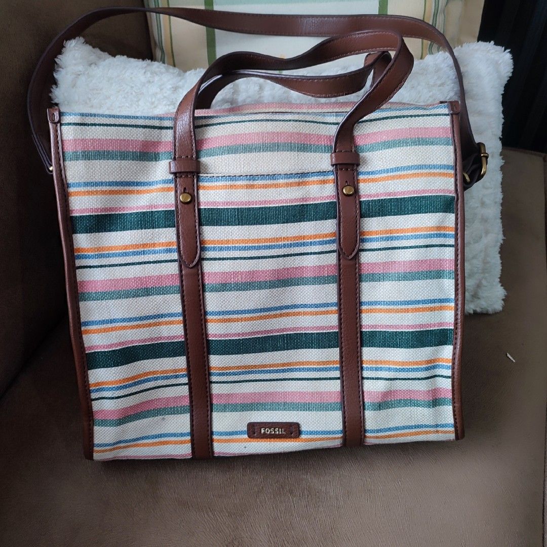 JUAL FOSSIL KINGSTON TOTE (Category: Tote Bags) located in Manila. Submitted by hilltops1989 (Listing ID 1463883688, Image 1). Description: .