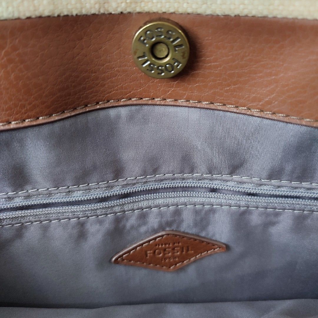 JUAL FOSSIL KINGSTON TOTE (Category: Tote Bags) located in Manila. Submitted by hilltops1989 (Listing ID 1463883688, Image 3). Description: .