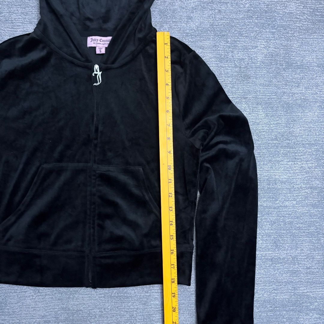 Juicy Couture Velour Jacket (Category: Coats, Jackets and Outerwear) located in Calamba. Submitted by bermuda.ph (Listing ID 1463852240, Image 3). Description: .