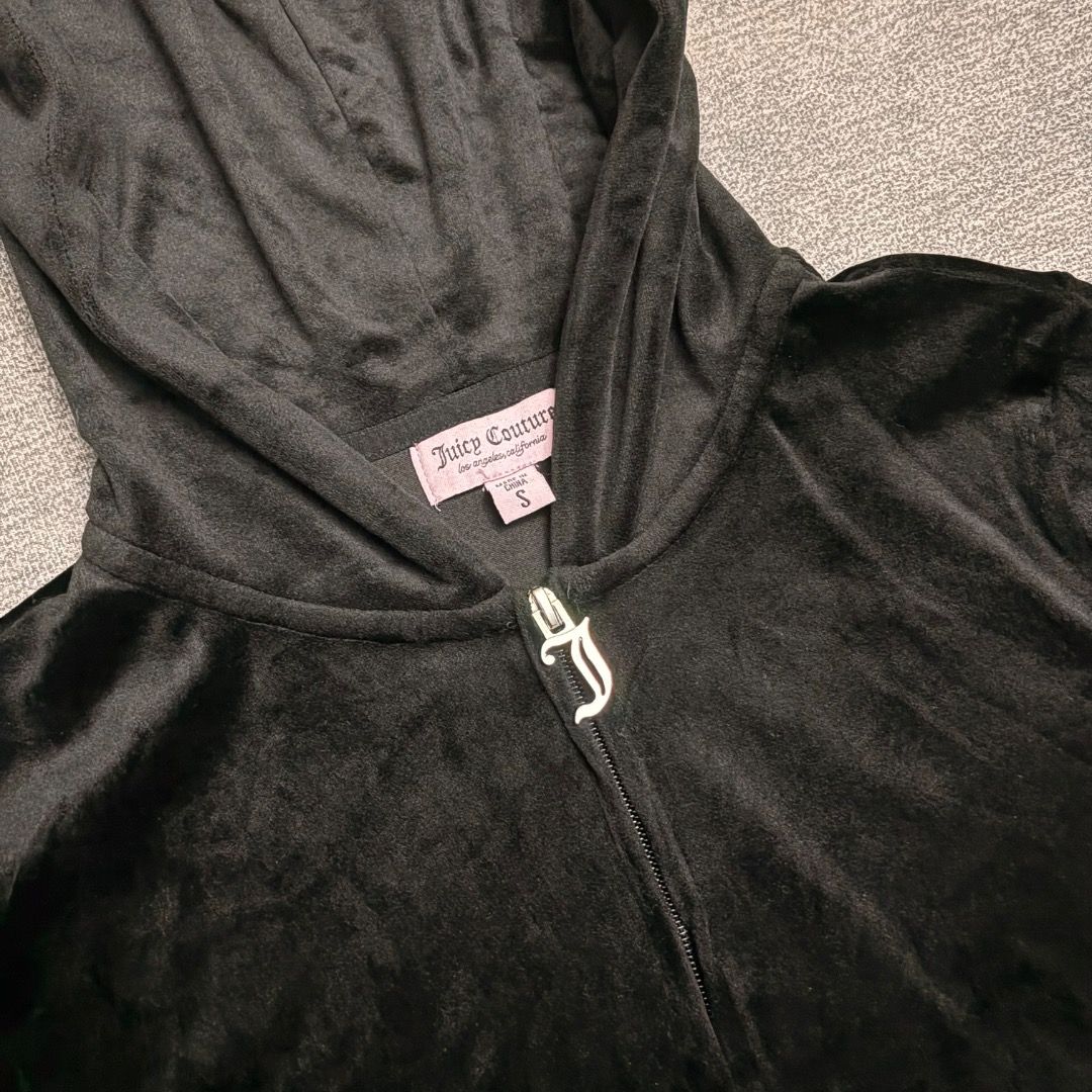 Juicy Couture Velour Jacket (Category: Coats, Jackets and Outerwear) located in Calamba. Submitted by bermuda.ph (Listing ID 1463852240, Image 2). Description: .