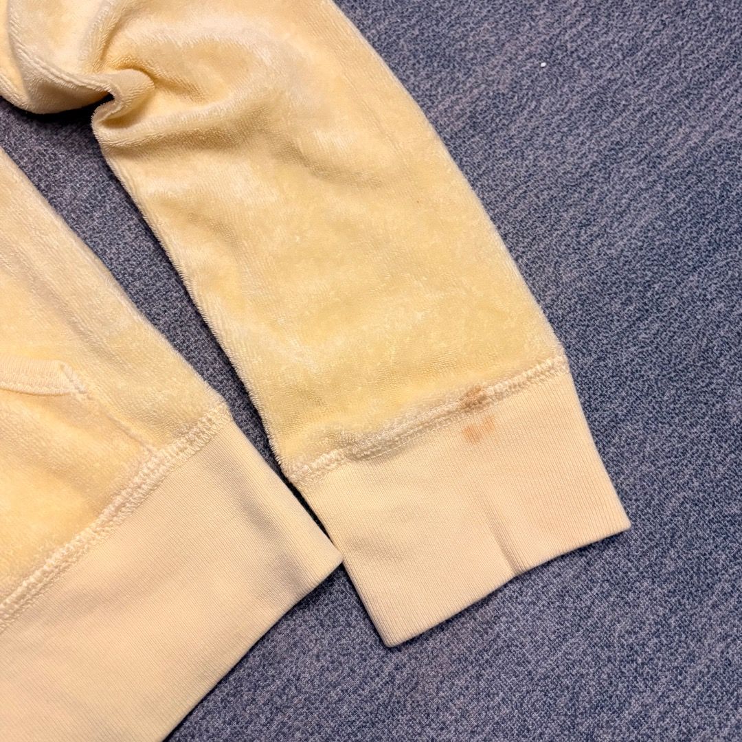Juicy Couture Y2K Jacket (Category: Coats, Jackets and Outerwear) located in Calamba. Submitted by bermuda.ph (Listing ID 1463851836, Image 3). Description: Issue light stain.