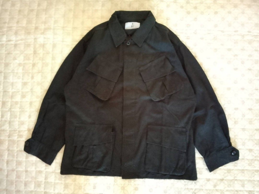 Jungle fatigue Jacket Multiple Pocket XL (Category: Coats, Jackets and Outerwear) located in Zamboanga. Submitted by nurbya898048 (Listing ID 1463935681, Image 1). Description: Jungke Fatigue jacket from & RC. Features a collared neckline and button-up front. Plenty of pockets on the front for storage. Button cuffs on the sleeves. Great for everyday wear or layering. Versatile piece for your wardrobe. Flat measurements; Width 24 Length 29 Shoulde