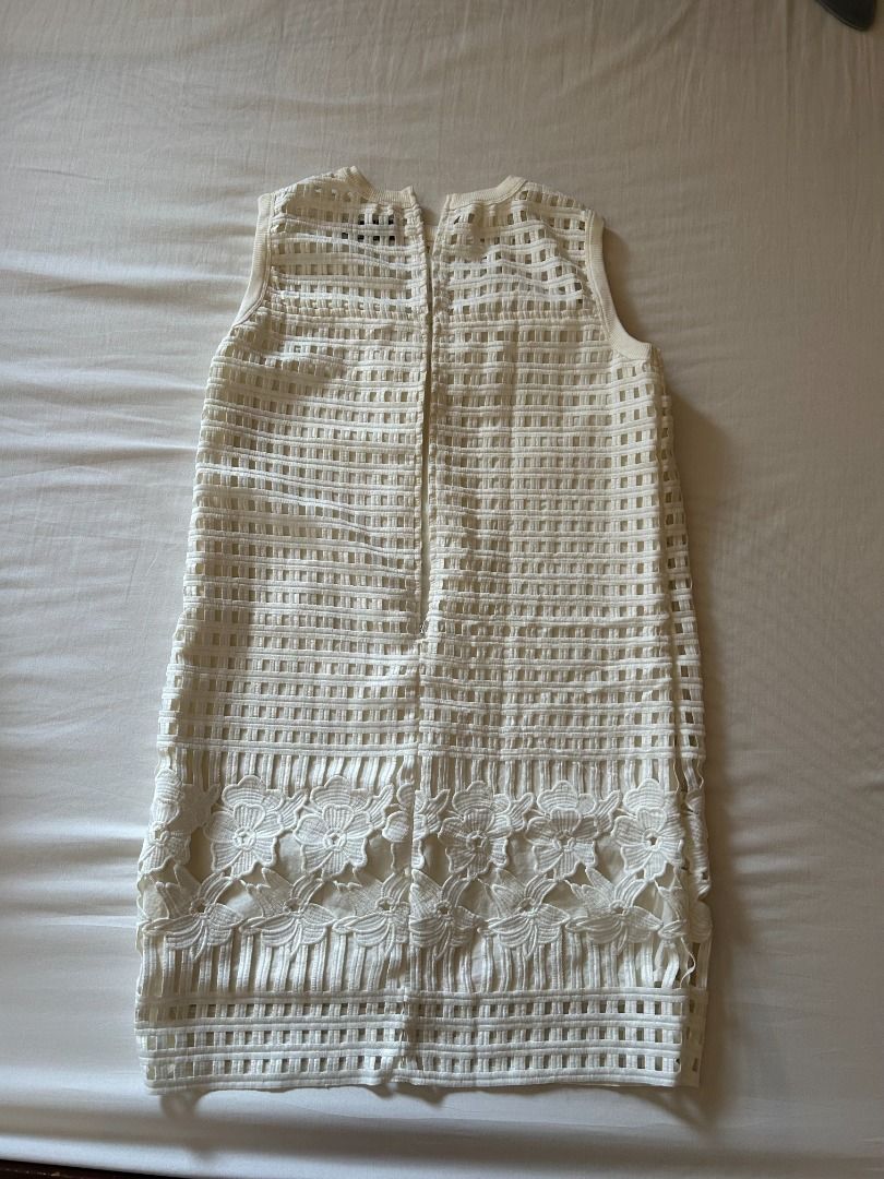 Just G White Dress (Category: Dresses) located in Batangas. Submitted by dusclutter (Listing ID 1463772970, Image 2). Description: RFS: decluttering No issues Loc: Sto tomas, Batangas MOP: Maribank / Gcash / Maya / BDO Shipping c/o buyer.