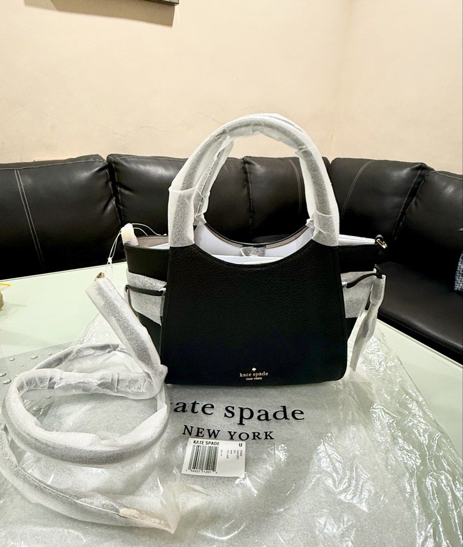 Katespade stash mini black (Category: Cross-body Bags) located in Quezon City. Submitted by lotte02shoppe (Listing ID 1463810973, Image 2). Description: Kate spade new design Brand new with tag Came from US Mini black Money back guarantee f proven fake.