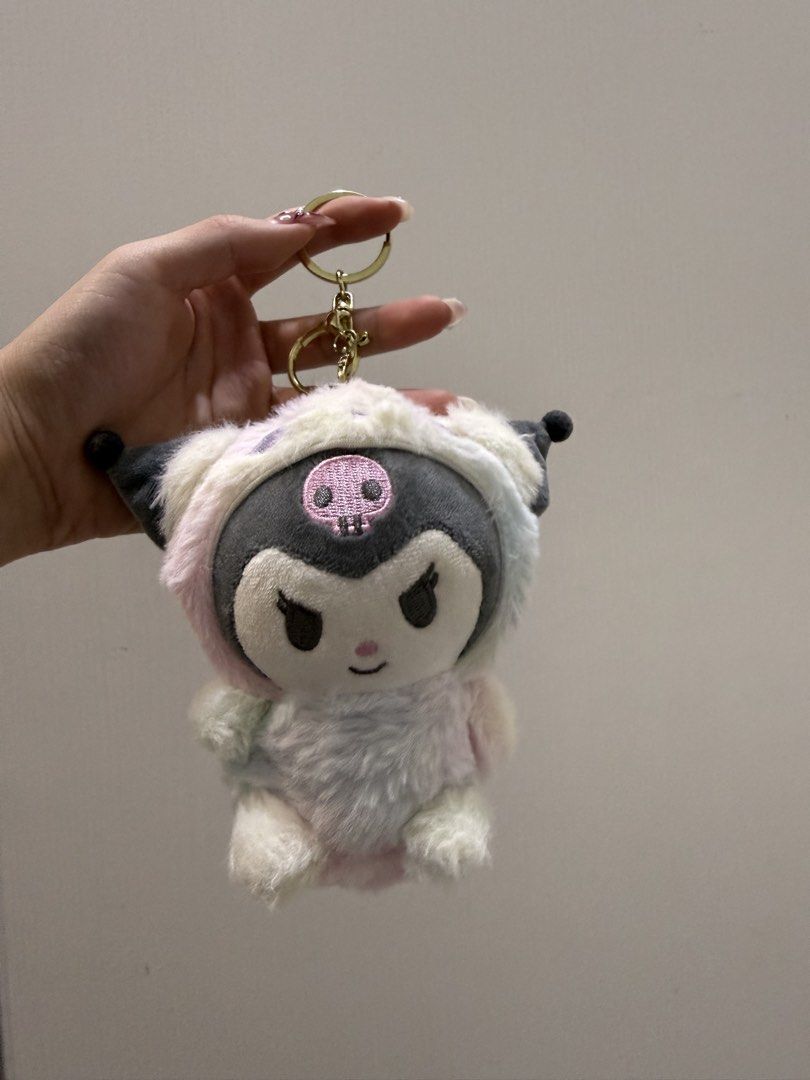 keychains (Category: Plushies & Soft Toys) located in Singapore. Submitted by sharmamaaa (Listing ID 1463838423, Image 3). Description: both brand new 12$ for both.