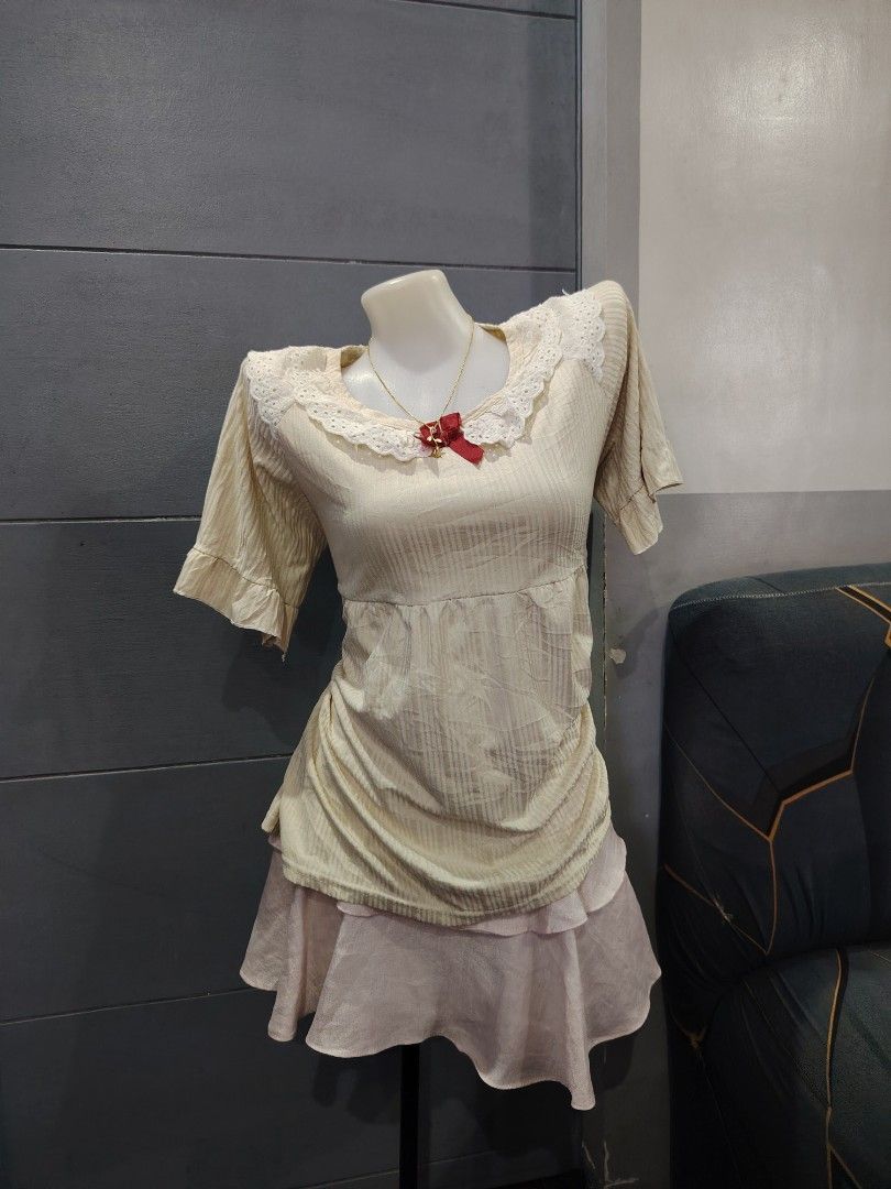 khaki & red ribbon top 🍒 (Category: Others Tops) located in Hermosa. Submitted by lcvelycath (Listing ID 1463760754, Image 3). Description: size: m-xl mine: ₱129 bid: ₱+10 lock: ₱329 (shipped) EOB: monday—september 28 (the seller is on vacation 😘) °. thrifted, pre-loved, or brand new but ready to wear (some aren't bcs i don't have the time to wash them, very sorryy :<) colors may vary due to lightning & quality 𐙚 °. check details before mine j