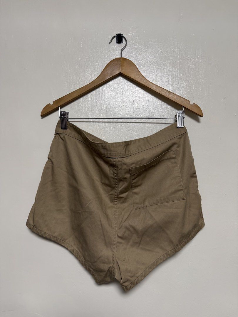 Khaki Cargo Shorts (Category: Shorts) located in Manila. Submitted by don_p (Listing ID 1463865183, Image 2). Description: M to L 34 - Khaki shorts - Drawstring waist for adjustable fit - Belt loops - Back pocket - Durable cotton twill fabric - Ideal for casual wear and outdoor activities.