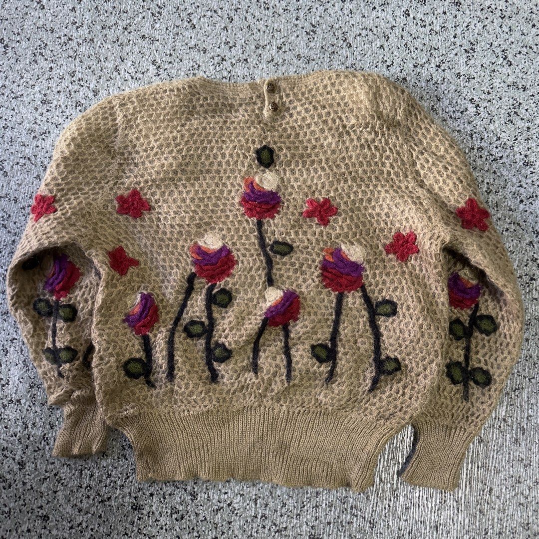 Knited Sweater (Category: Coats, Jackets and Outerwear) located in Baguio. Submitted by secondoption.ph (Listing ID 1463938120, Image 2). Description: Size medium Length 24 Width 22.5.