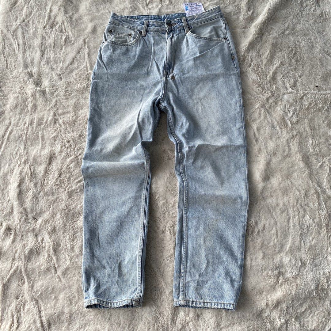 KSUBI DENIM WASH JEANS AUTHENTIC (Category: Jeans) located in Cadiz. Submitted by thrift_hunt_garage (Listing ID 1463897678, Image 1). Description: KSUBI DENIM WASH JEANS AUTHENTIC Size and measurements by inches : On tag 30 Width 30-32 Length 40 Rise 14 Leg opening 7 Knee 8.5 Thigh 12 Conditions and details Wash denim Slim Fit Jeans Cross embroidery design Issue none Flaws need wash .