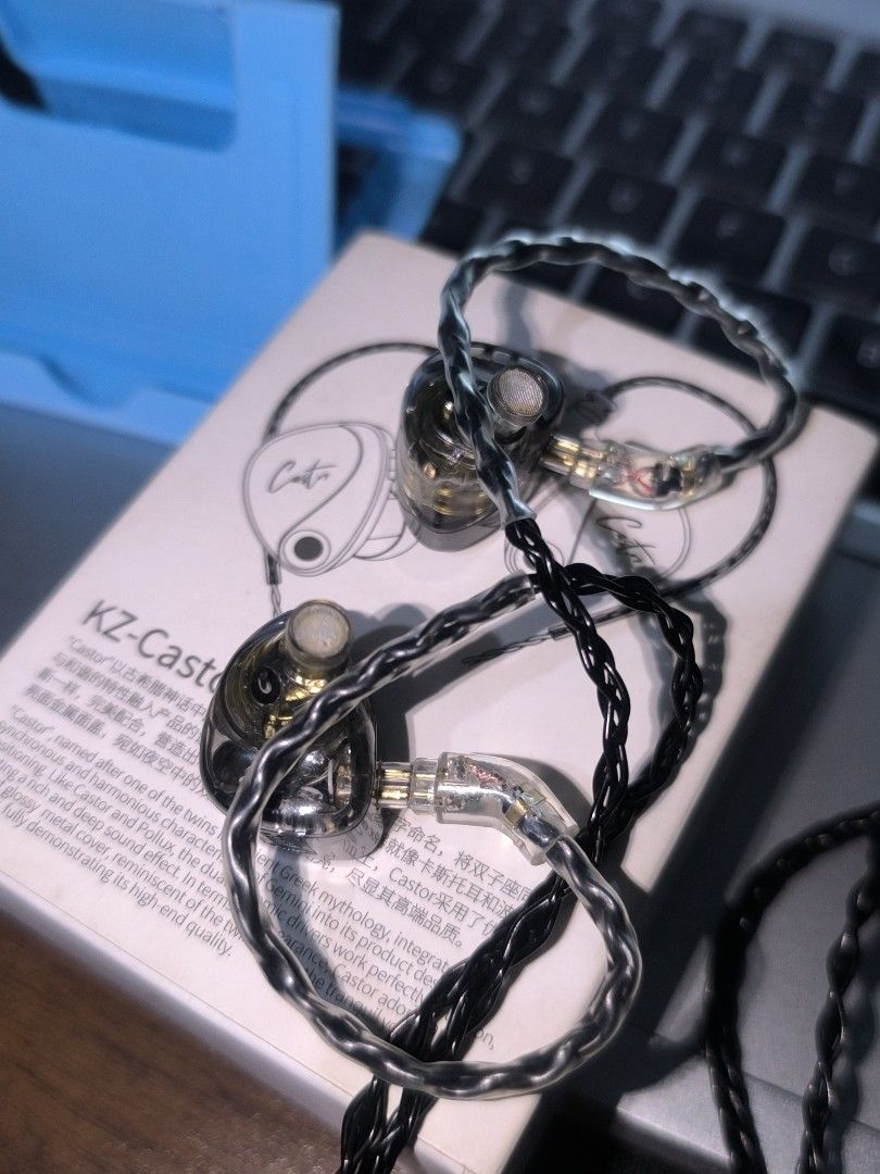 KZ Castor Harman Target w/ bass (Category: Earphones) located in Muntinlupa City. Submitted by narymadine_ (Listing ID 1463931432, Image 1). Description: - KZ Castor earphones - Inspired by Greek mythology (Castor & Pollux) - Glossy metal cover with twin star design - Dual dynamic drivers for synchronized and harmonious sound - Rich and deep sound effect - High-end quality Issue: needs cleaning Hindi swak yung wire na nabili ko, but still working