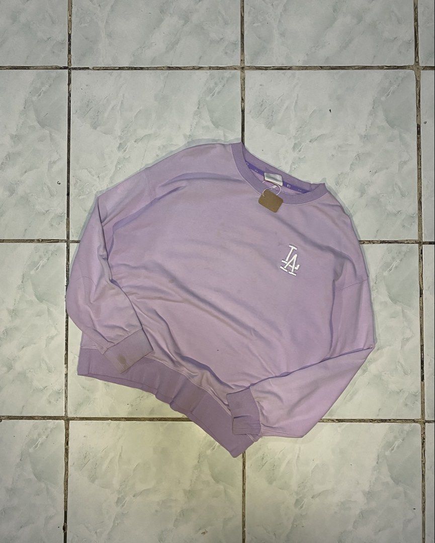 LA Lavender Sweatshirt (Category: Coats, Jackets and Outerwear) located in Pasig City. Submitted by trip2thriftt (Listing ID 1463746879, Image 2). Description: LA MLB PURPLE 22 x 26 NEEDS WASH 8.5/10 CONDI.